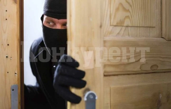 Разбиха и обраха дома на мъж от Лом
