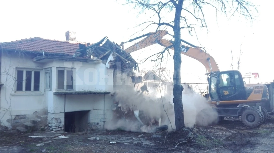 Събарят незаконни и опасни сгради в Монтана