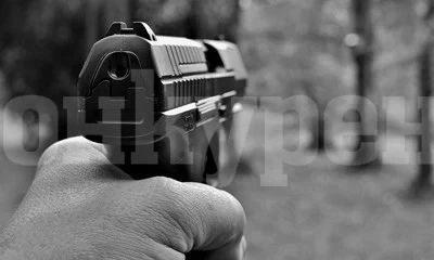 Обвиниха криминално проявен, заплашил с пистолет 17-годишно момче