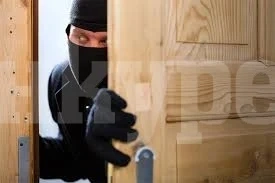 Апаши разбиха и опоскаха къща в Монтанско