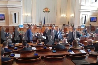 Депутатите обявиха: България е в извънредно положение