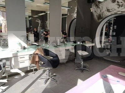 Паника сред фризьорите - затварят принудително салони