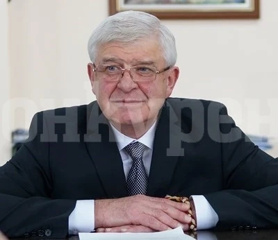 Само аптеки и хранителни магазини остават отворени до 29 март