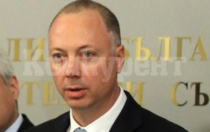 Желязков и Горанов с важни новини за всички пътуващи заради COVID-19