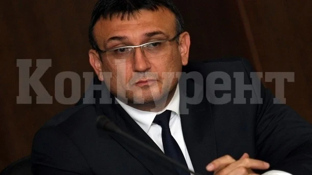 Министър Маринов: 400 души са под карантина! Арестувахме мъж, лъгал, че...