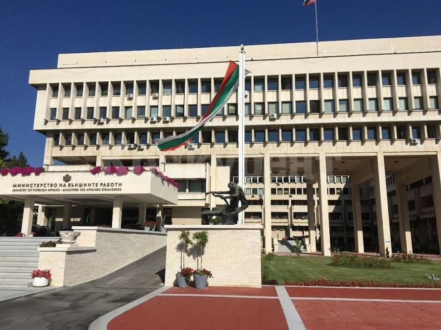 МВнР с нова информация за ограниченията в придвижването в чужбина заради COVID-19