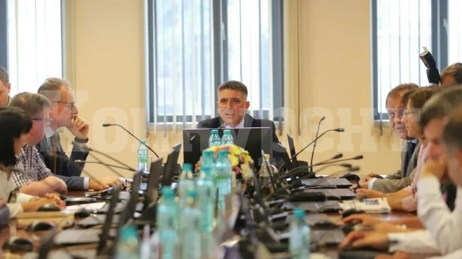 На първо четене: Правната комисия прие мерките за извънредно положение заради COVID-19
