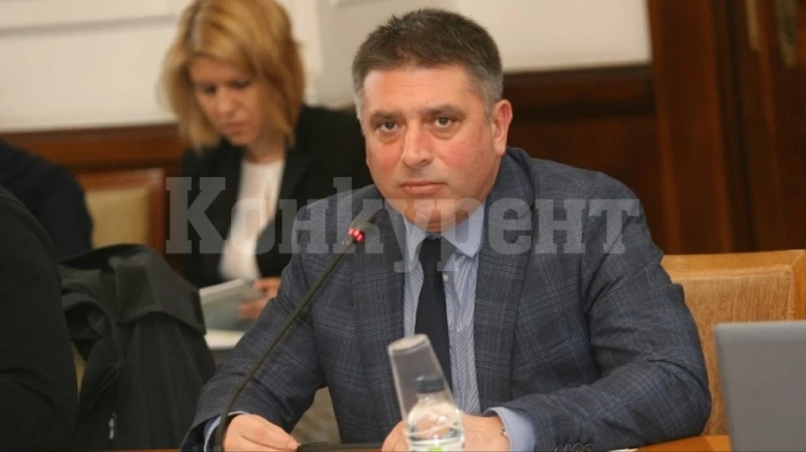 Правната комисия реши: Отпуска или половин заплата заради COVID-19
