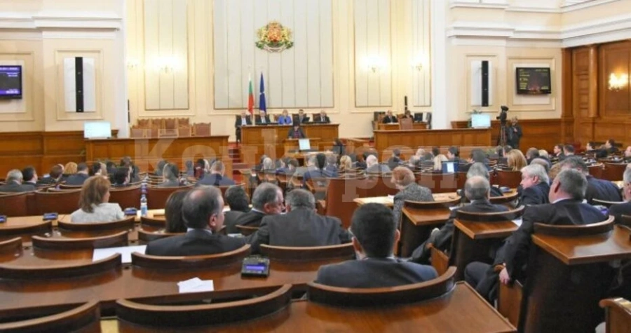 Депутатите решиха: Плащайте си сметките за ток, вода и парно, въпреки извънредното положение