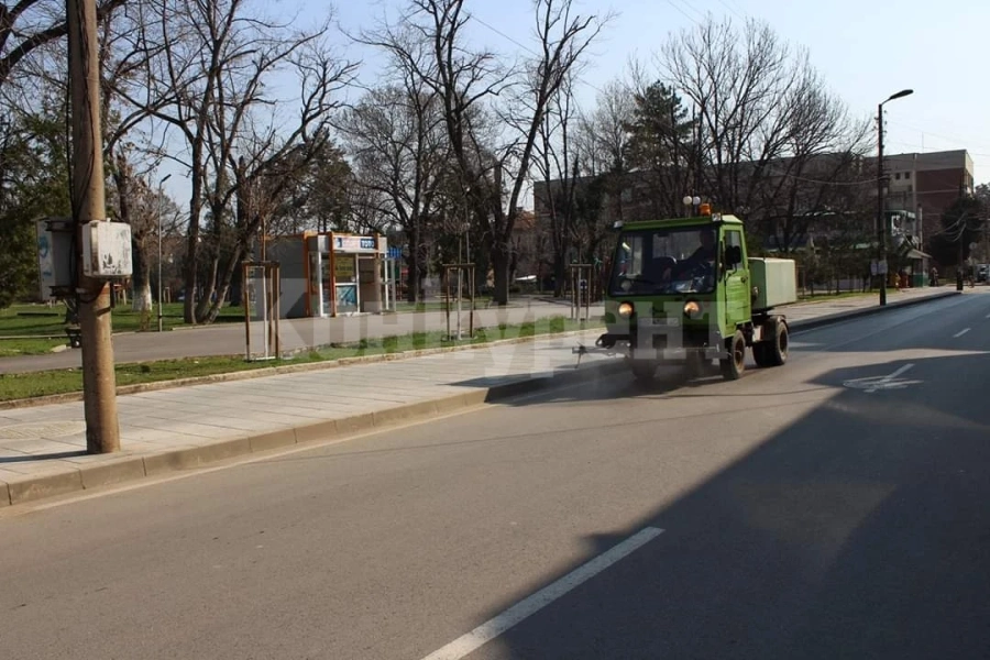 И в Бяла Слатина започнаха да дезинфекцират улиците