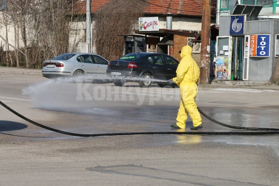 Започна миенето на улици във Видин СНИМКИ