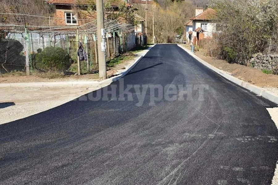Асфалтират по време на извънредно положение? Вижте къде СНИМКИ