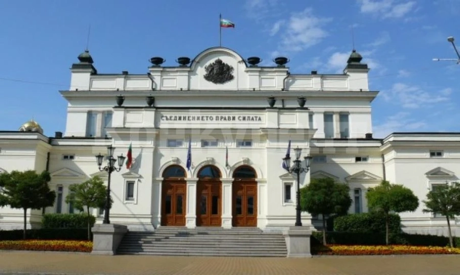 Окончателно при извънредно положение: Пускат ни в 1/2 от отпуската без съгласието ни