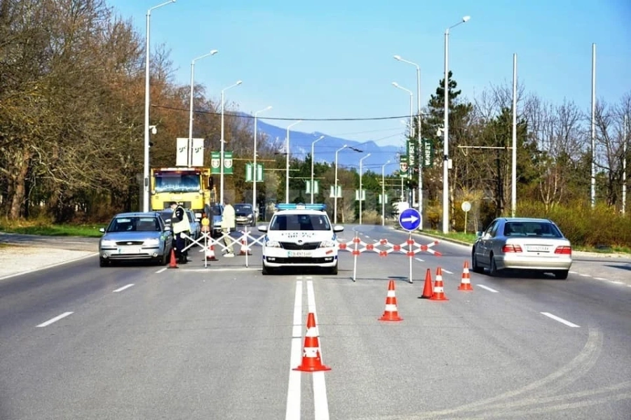 Враца под блокада: 5 КПП-та на изходите на града