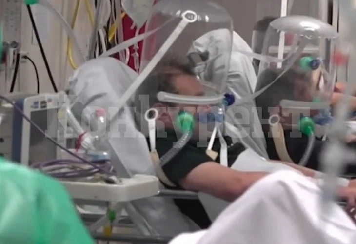 СНИМКИ от болницата в Бергамо: Слагат на пациентите странни шлемове