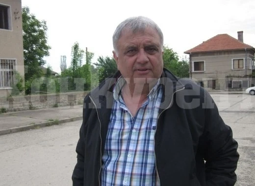 Кметът на Бели извор пазарува лекарства за нуждаещите се