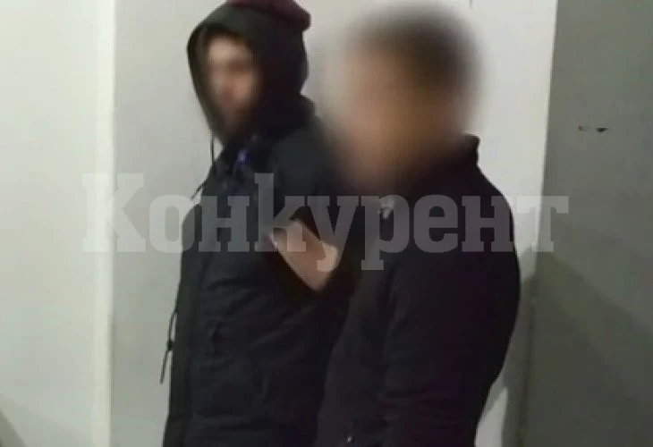 Скандални родители продават наркотици с 4-годишно дете на ръце ВИДЕО
