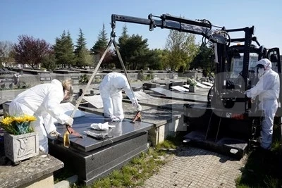 Броят на жертвите на COVID-19 в Испания се стабилизира