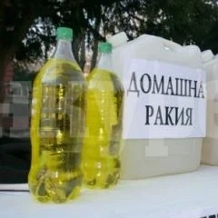 Задигнаха 10 кила ракия от мазе в Монтана
