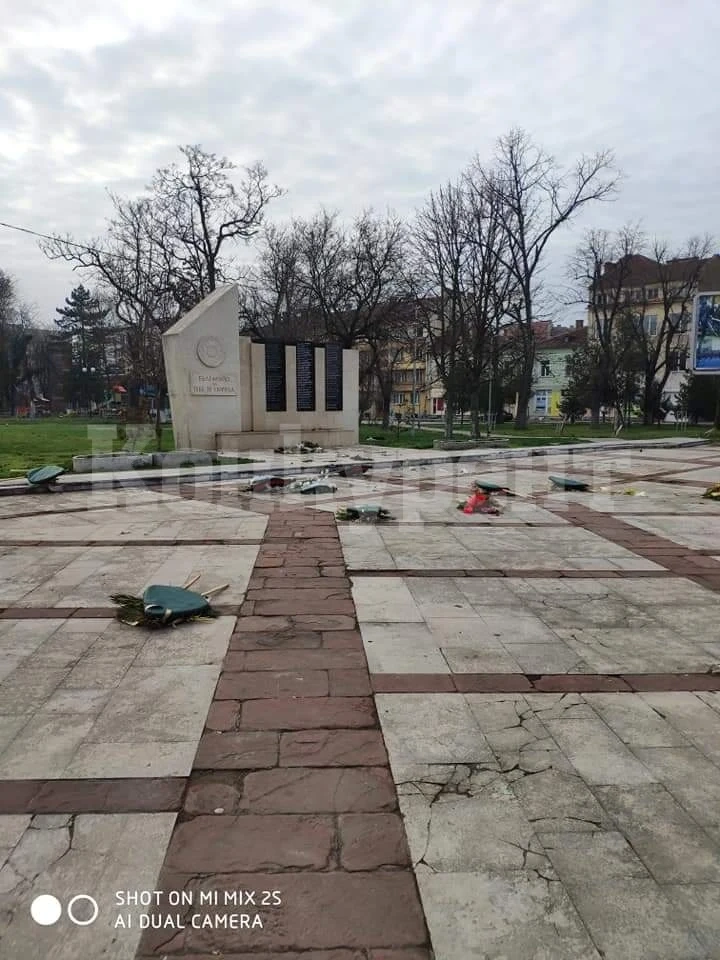 Вижте вандалите, трошили и рязали гуми в Бяла Слатина СНИМКИ