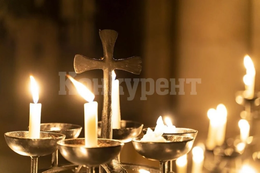 Службите за Великден онлайн