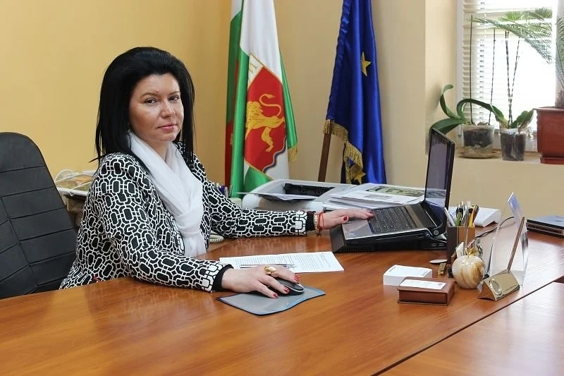 Маринела Николова отмени всички тръжни процедури, насрочени за...