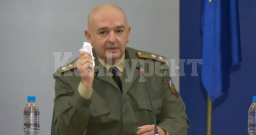 Шефът на ВМА размаха маска и разби всички митове за носенето й