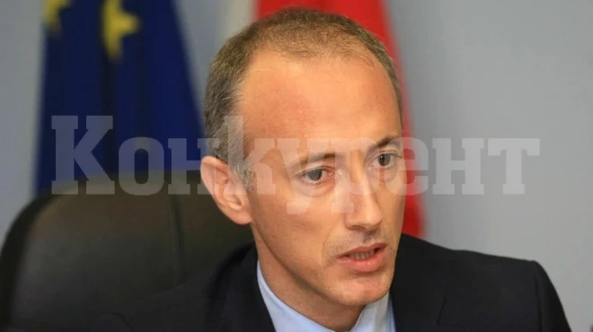 Вълчев с важна информация: Ако след 1 май училищата още са затворени, матурите ще са през лятото
