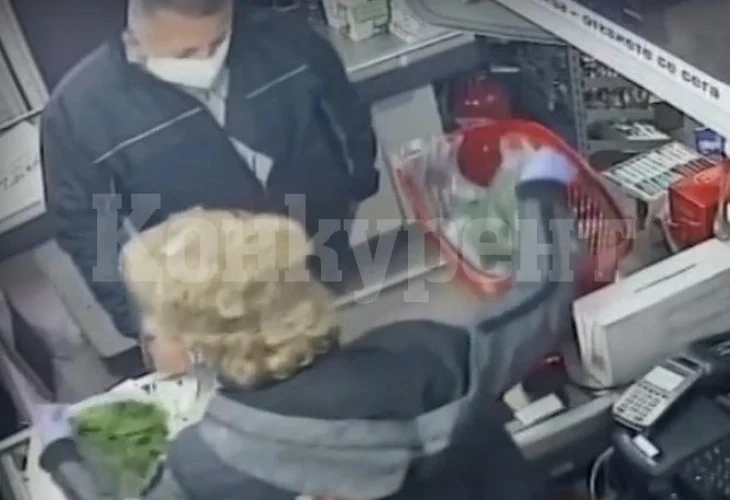 Полицай вилня в столичен магазин, а когато не си получи рестото от 1 ст... ВИДЕО