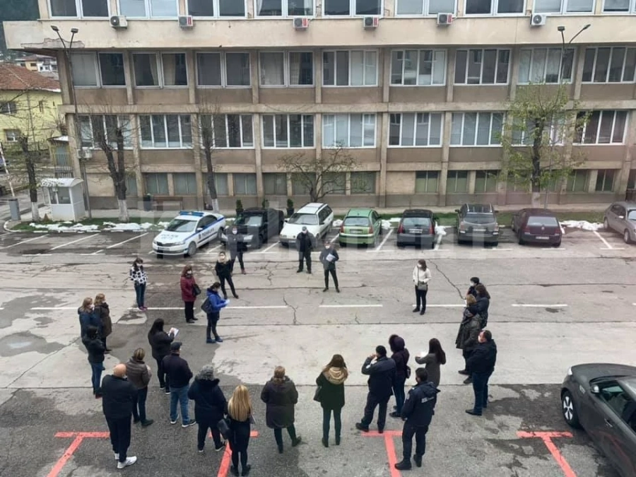 Установяват се контактните лица на мъжа с коронавирус в квартал „Бистрец“, започва цялостна дезинфекция на квартала