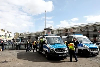 Лекар от Лондон, поставен под карантина, пътува с 41 пасажери до Берлин, умира в дома си