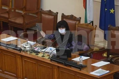 Лют спор в парламента дали депутатите да намалят заплатите си и на колко СНИМКИ