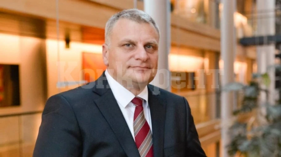 Петър Корумбашев дари маски на бабите в Монтана   