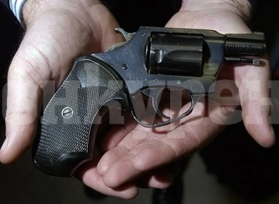 Маскиран стреля във възуха, удари дядо с пистолет и го обра край Своге