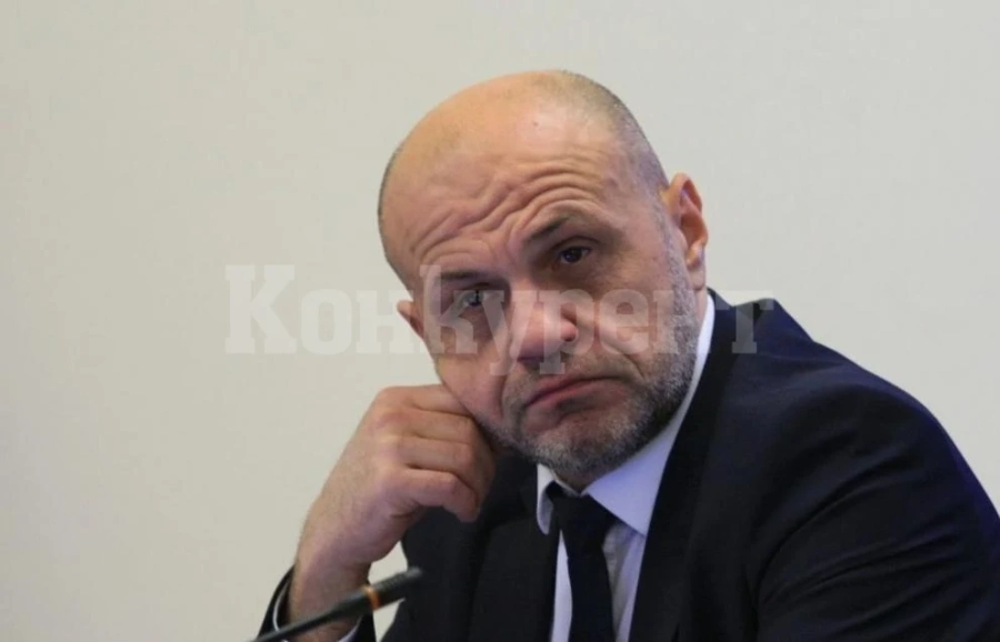 И Дончев с цитат от Гьоте: Когато двама се карат, виновен е по-умният