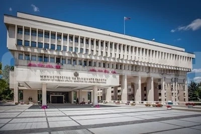 Уволняват консула ни в Хага, събирал \
