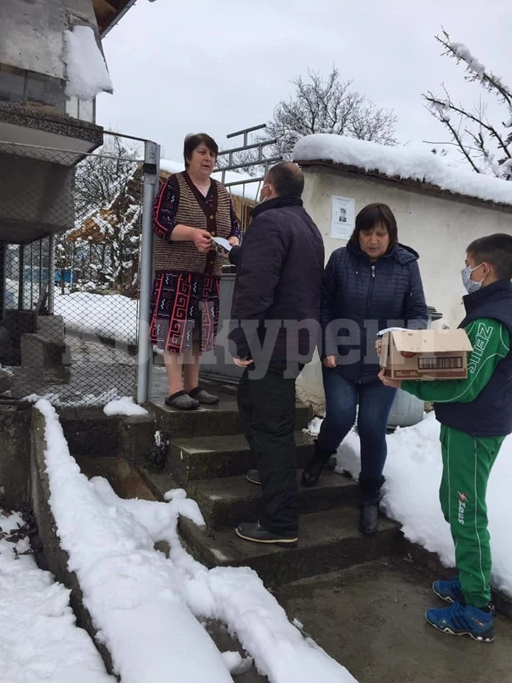 Раздадоха над 200 маски в Руска Бела СНИМКИ