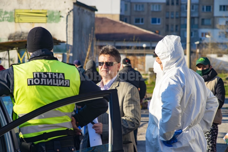 Пазарът в Мездра също хлопна кепенци СНИМКИ
