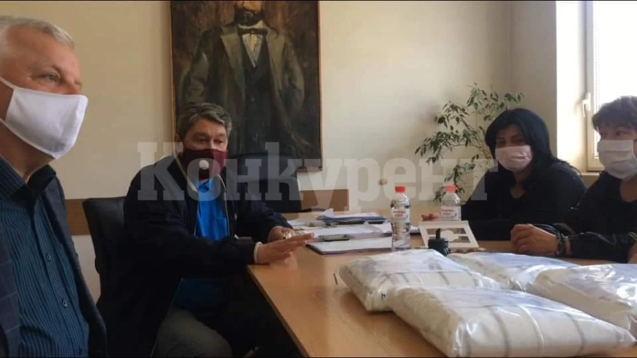 Кирил Добрев и врачанските социалисти дариха 50 предпазни костюма на МБАЛ \