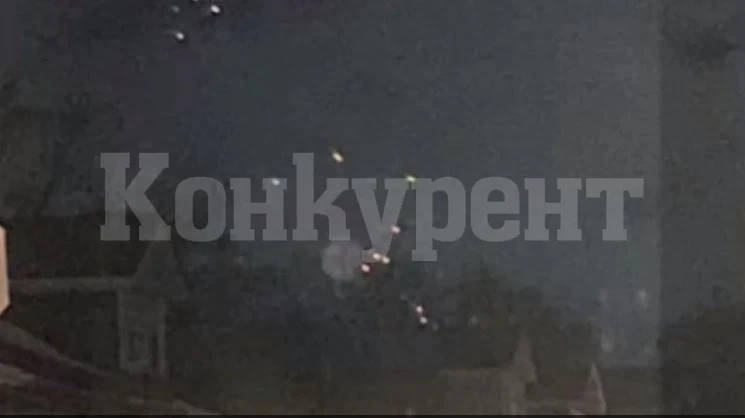 Дъжд от НЛО в небето: Необичайно явление побърка американците ВИДЕО