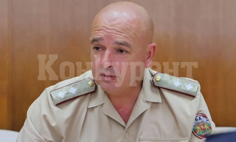 Генерал Мутафчийски се буди с мопс