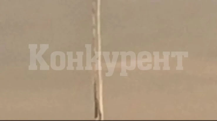 Заснеха на ВИДЕО мистериозен обект, падащ от небето