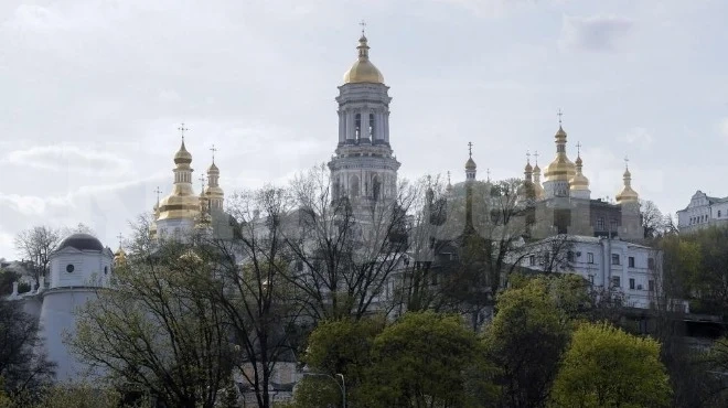 Хилядолетен манастир пламна от COVID-19, двама монаси починаха