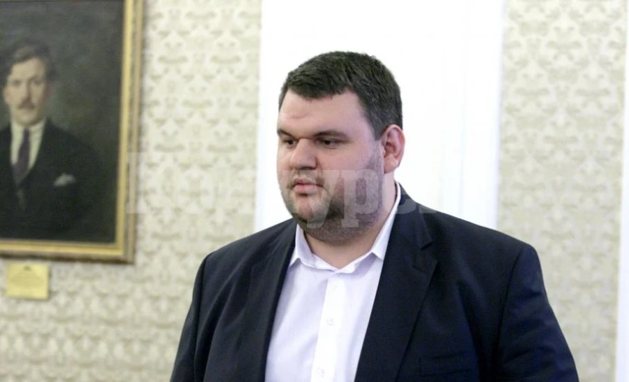 Тестват блокираното Паничерево с дарение от Пеевски