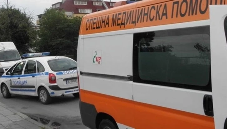 Нелеп инцидент! Шофьор на бус даде на заден и помете възрастна жена в центъра на Видин