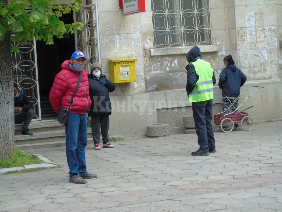 Започнаха изплащането на месечните помощи в Бяла Слатина