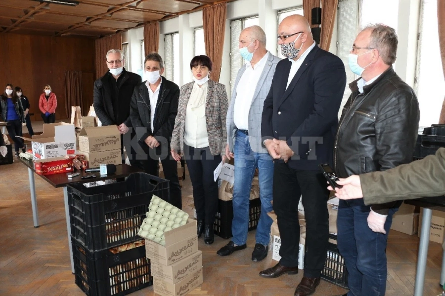 Великденски пакети за нуждаещи се хора от община Видин