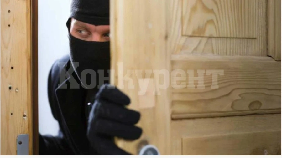 20-годишен апаш нахлу в къщата на мъж и отмъкна спестяванията му