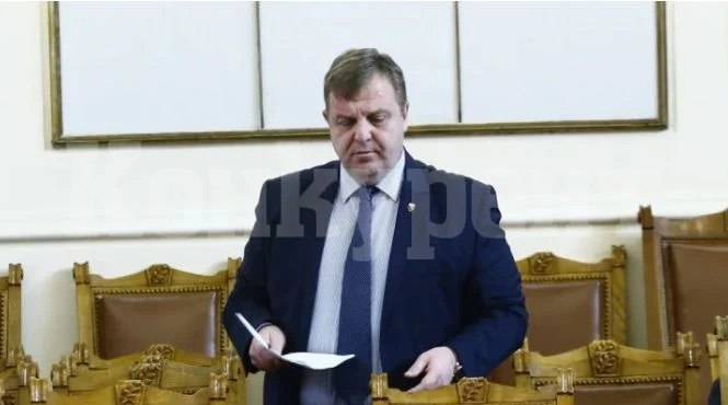 Съставят акт на Каракачанов за пейката