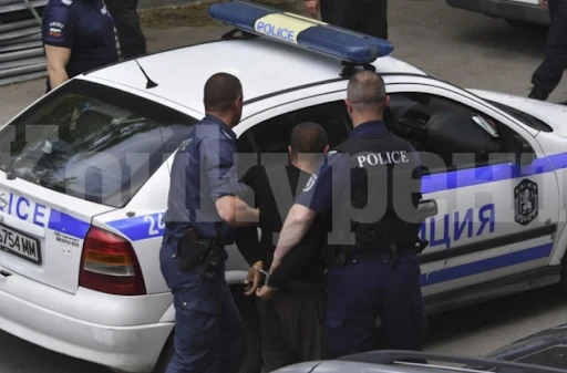 Закопчаха 18-годишен на жп гарата в Роман, крил дрога в дрехите си